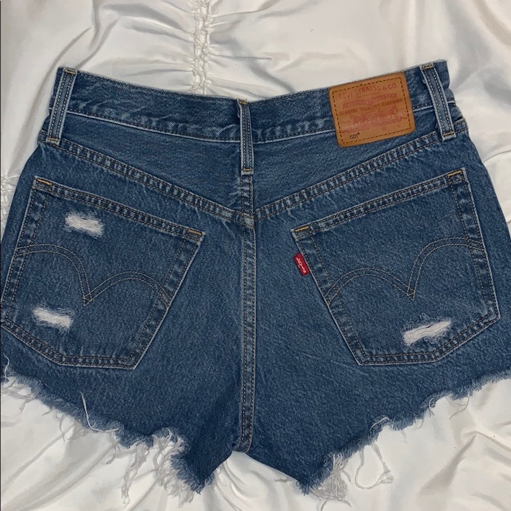 Levi’s Mid Waist Denim Shorts 🌻